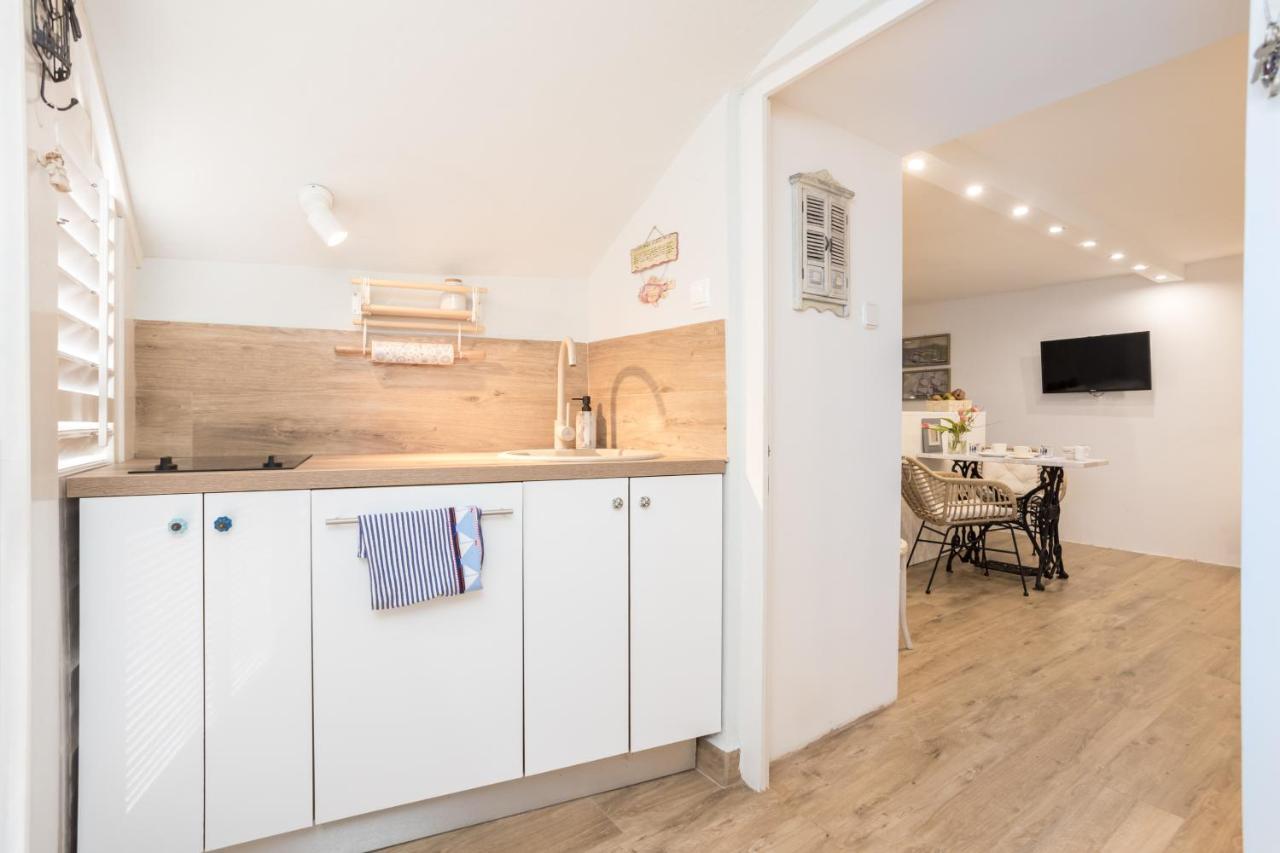 Charming Studio Apartment At House Rustica With Terrace And Nearby Parking Punat Bagian luar foto