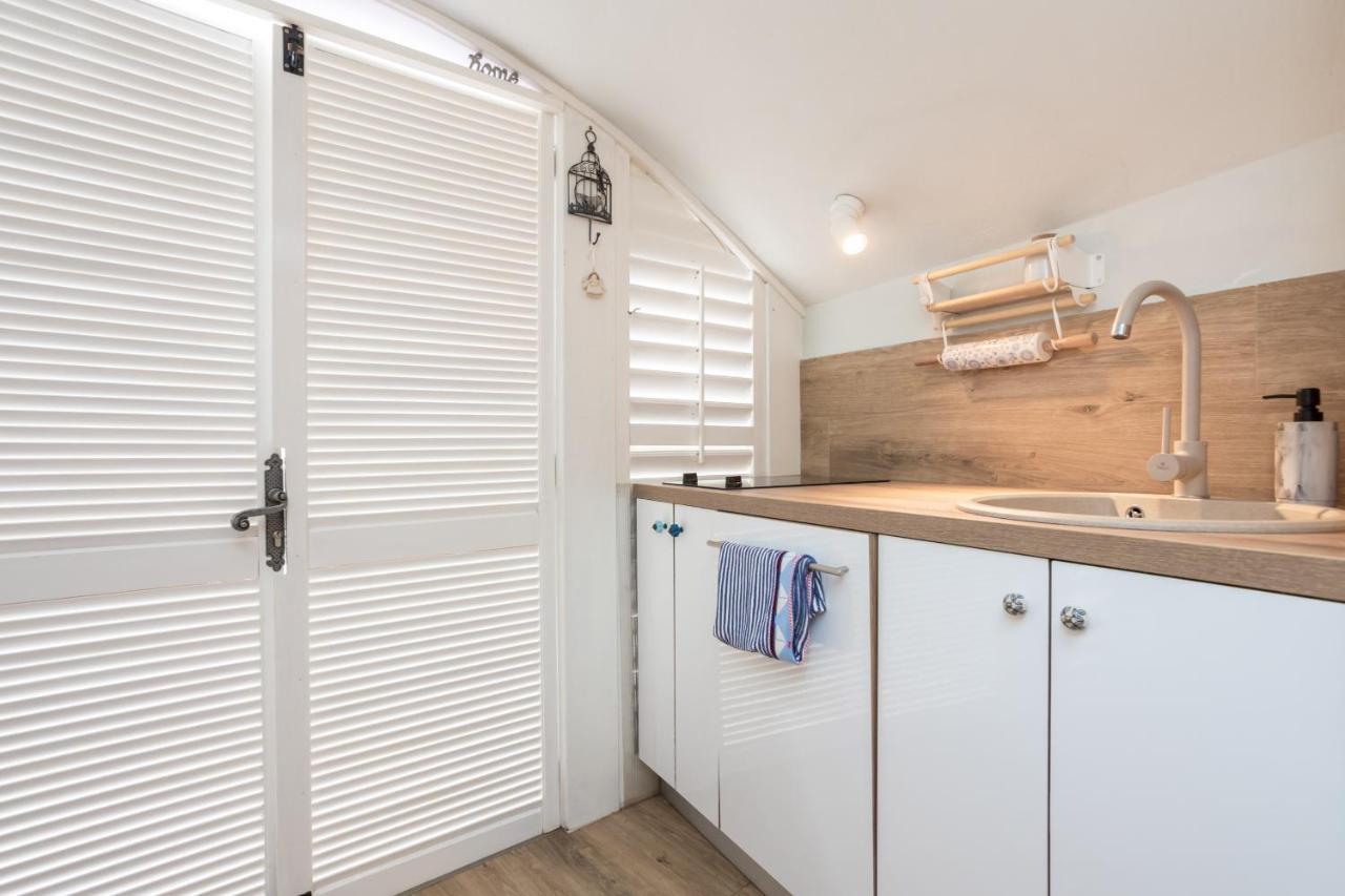 Charming Studio Apartment At House Rustica With Terrace And Nearby Parking Punat Bagian luar foto