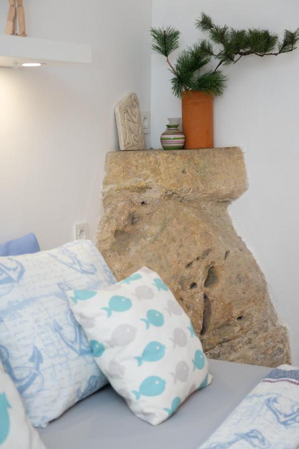Charming Studio Apartment At House Rustica With Terrace And Nearby Parking Punat Bagian luar foto