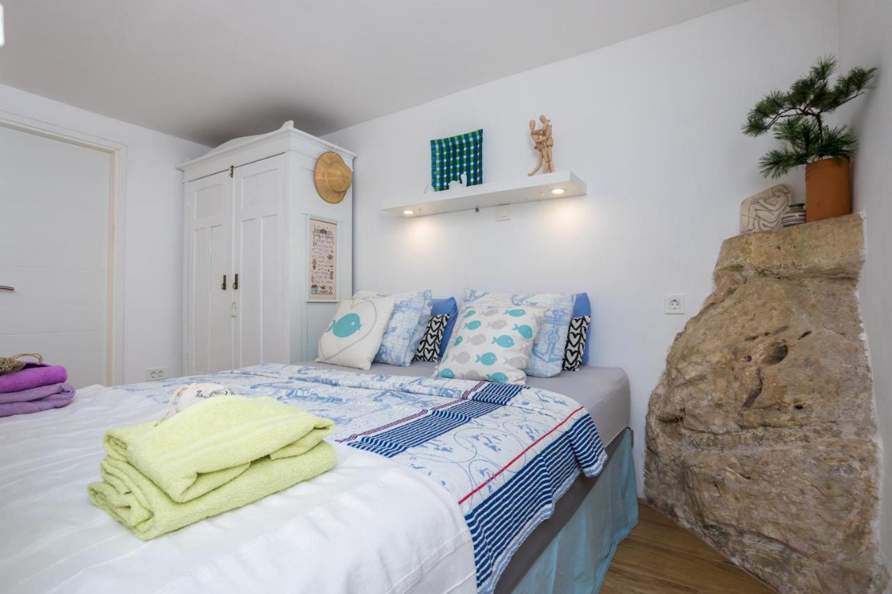 Charming Studio Apartment At House Rustica With Terrace And Nearby Parking Punat Bagian luar foto