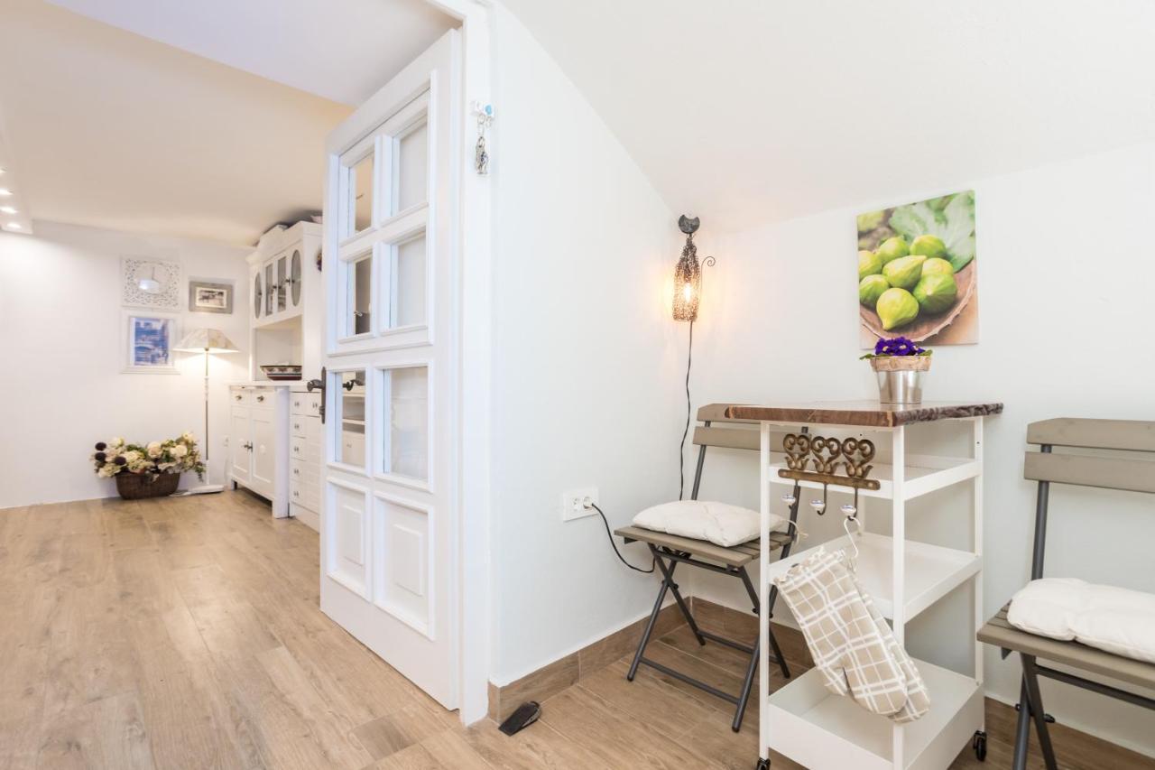 Charming Studio Apartment At House Rustica With Terrace And Nearby Parking Punat Bagian luar foto