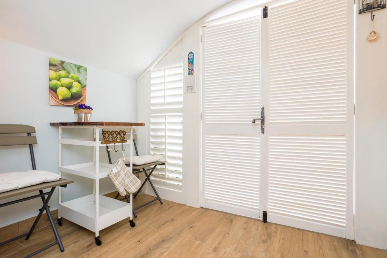 Charming Studio Apartment At House Rustica With Terrace And Nearby Parking Punat Bagian luar foto